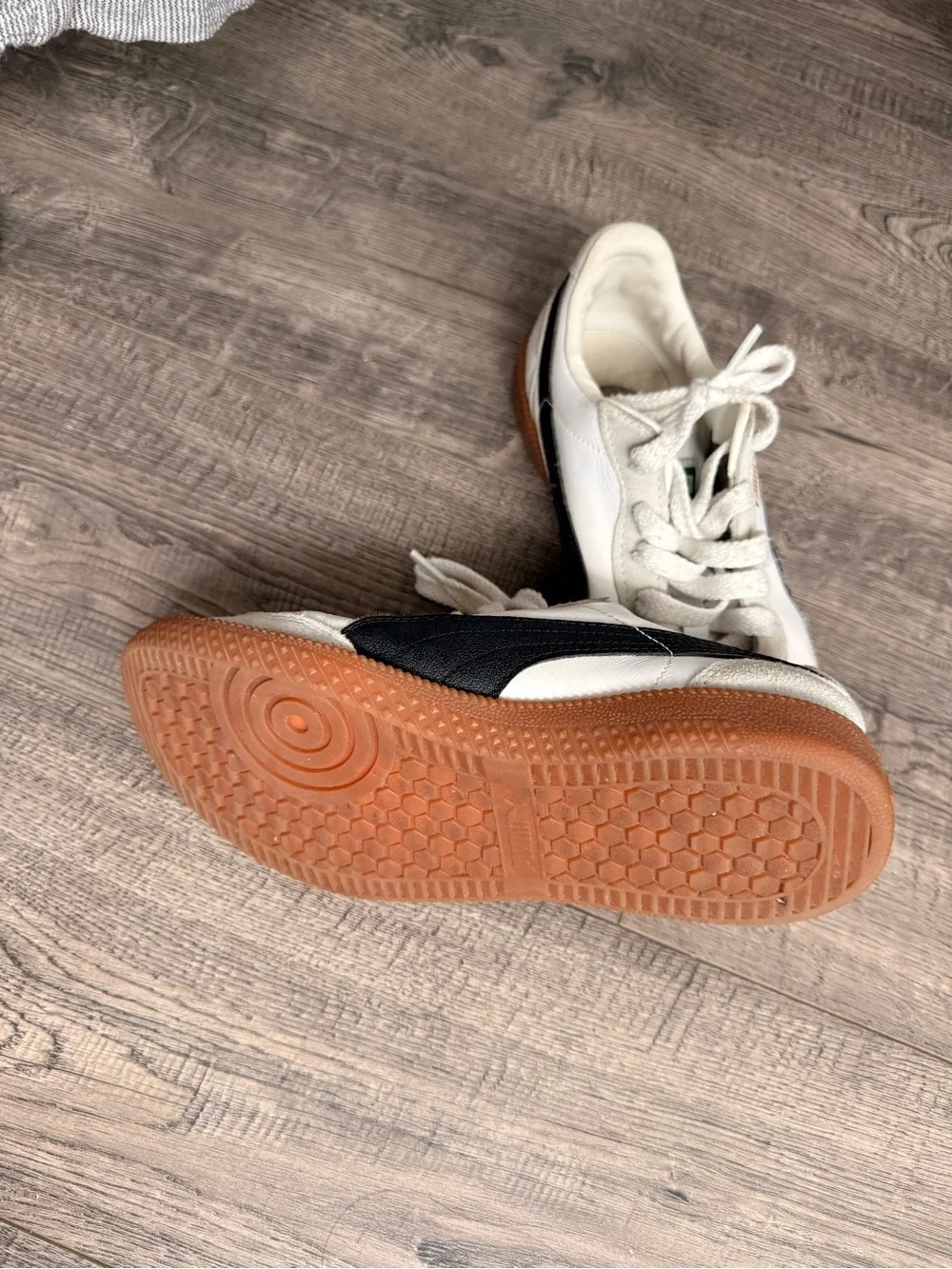 PUMA súper liga White & Navy Classic with Gum Sole